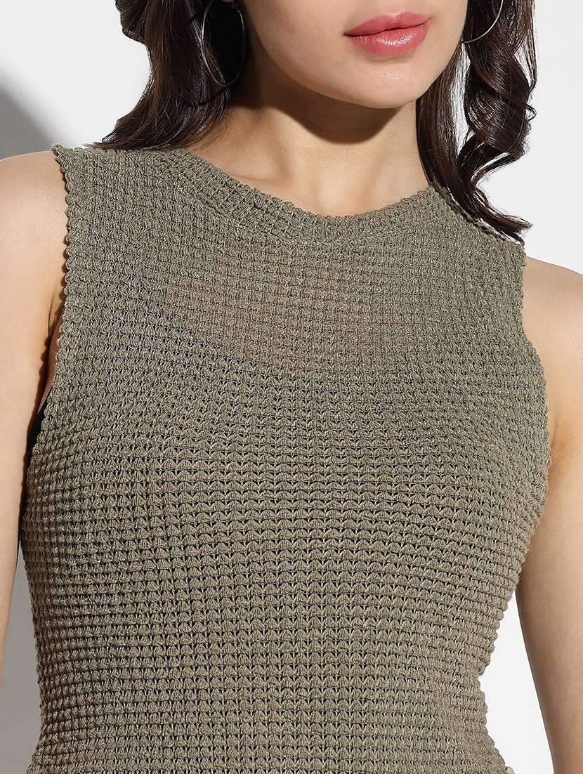 women self design sleeveless crop top - 21562760 -  Standard Image - 5
