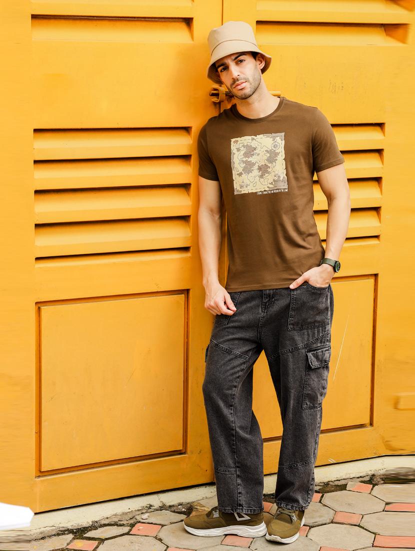 men round neck chest print t-shirt - 21563292 - Standard Image - 3