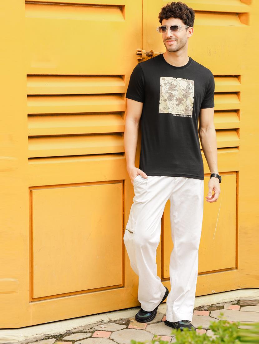 men round neck chest print t-shirt - 21563294 - Standard Image - 3