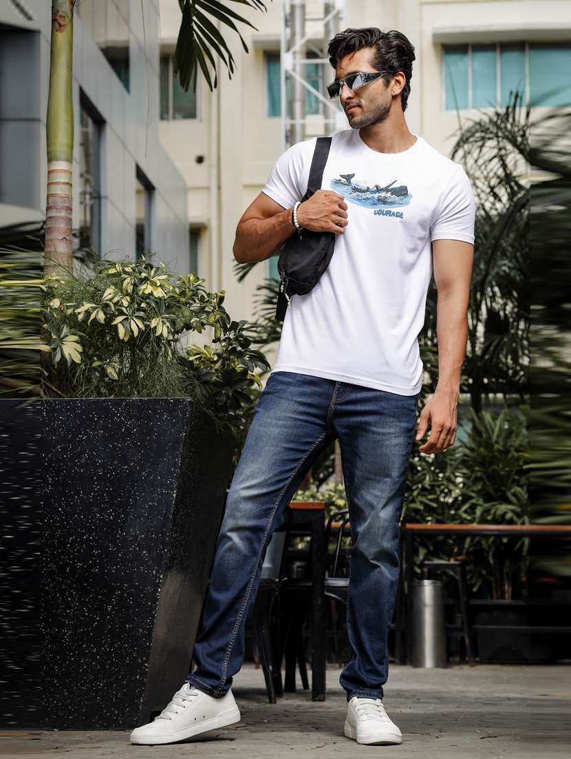 men round neck chest print t-shirt - 21563301 -  Standard Image - 3