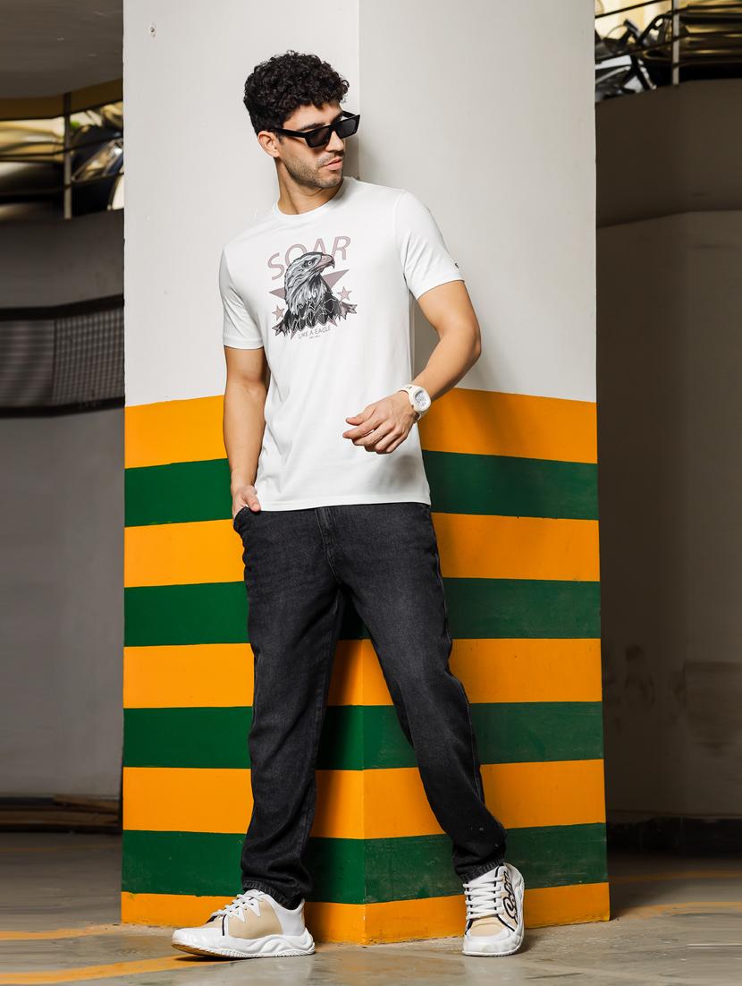 men round neck chest print t-shirt - 21563308 - Standard Image - 3