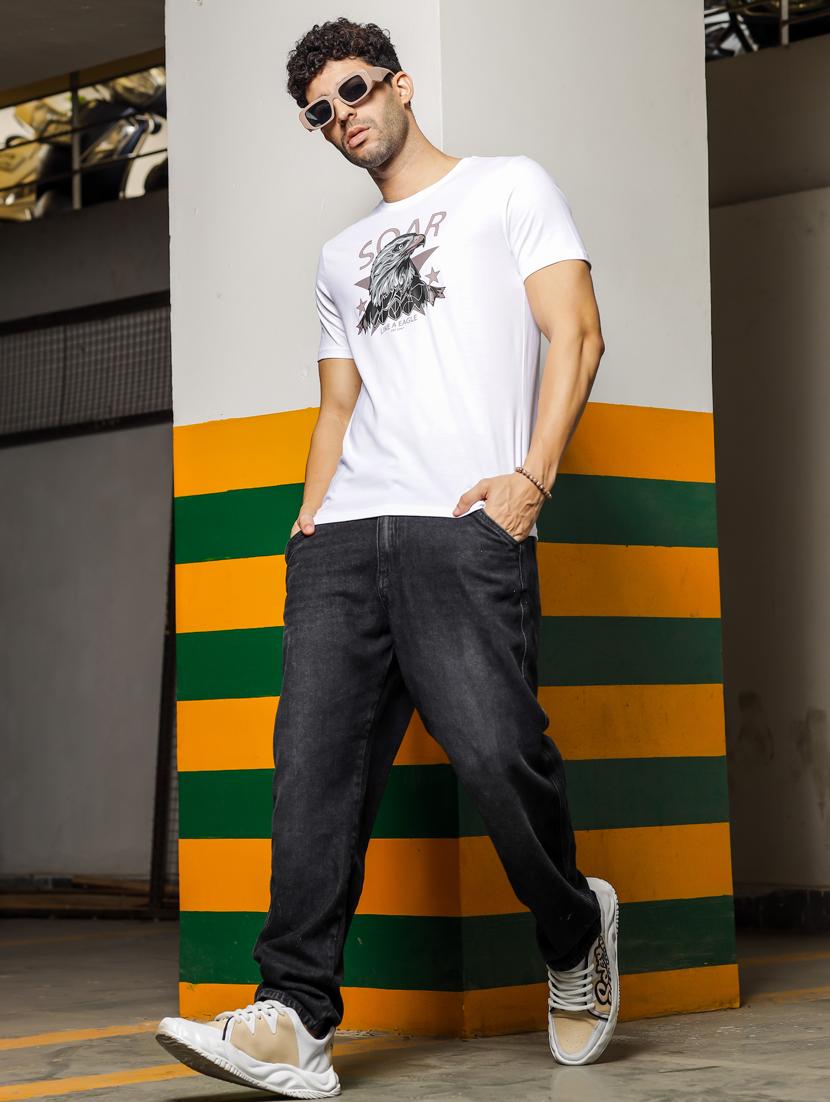 men round neck chest print t-shirt - 21563309 - Standard Image - 3