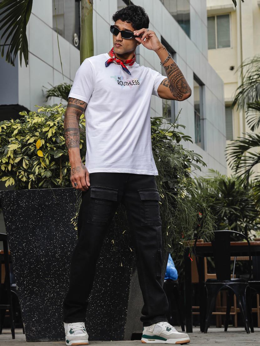men round neck chest print t-shirt - 21563311 - Standard Image - 3