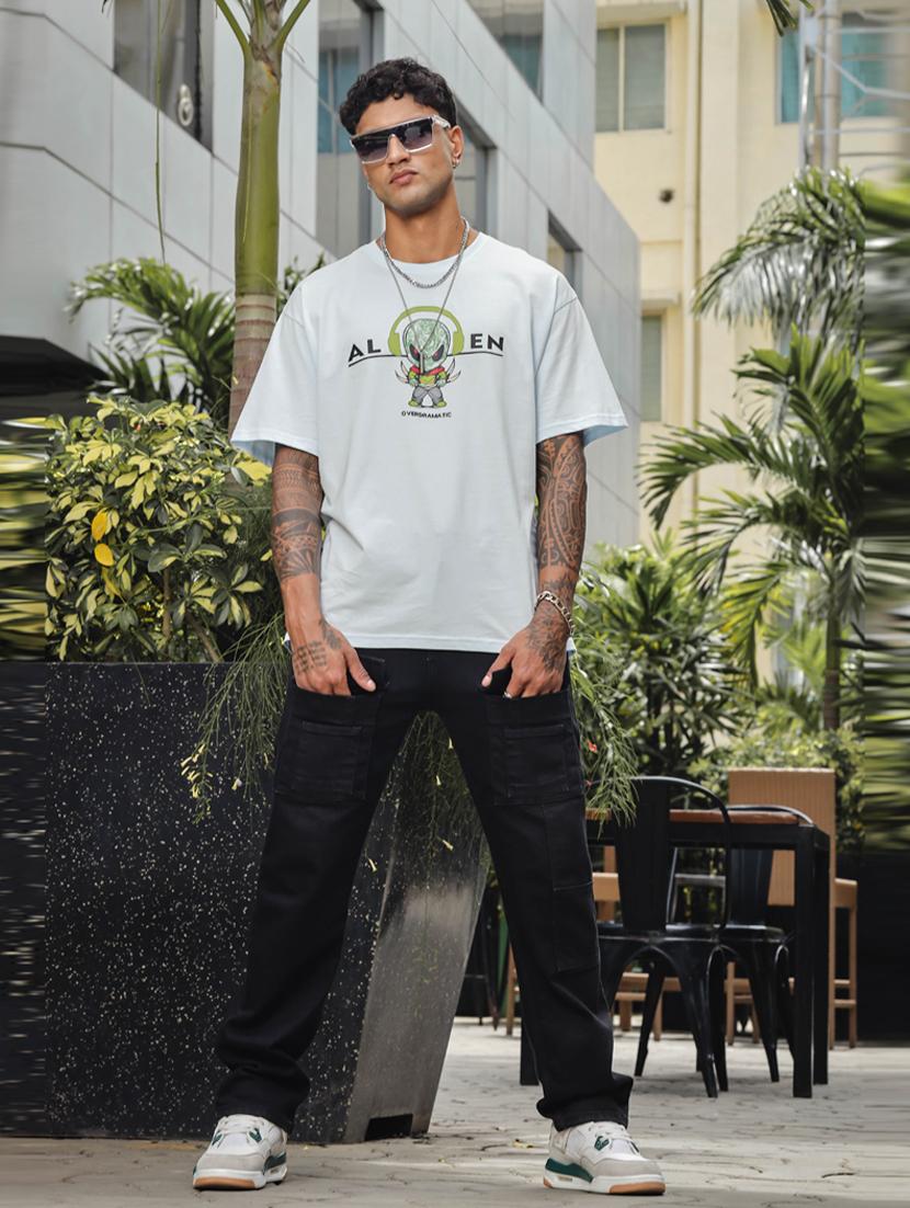 men round neck chest print t-shirt - 21563312 - Standard Image - 3