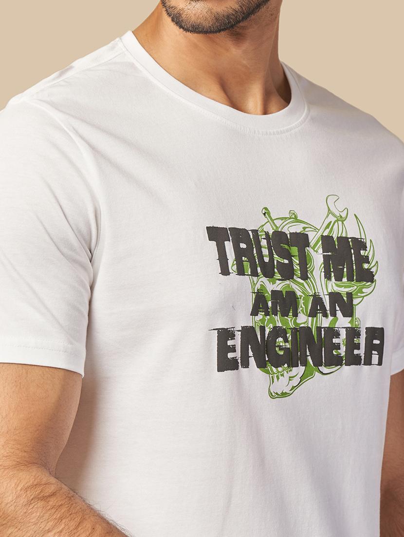 men round neck chest print t-shirt - 21563316 - Standard Image - 3
