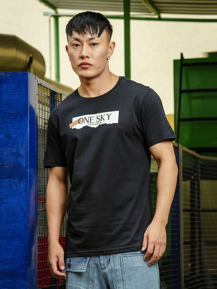 men round neck chest print t-shirt