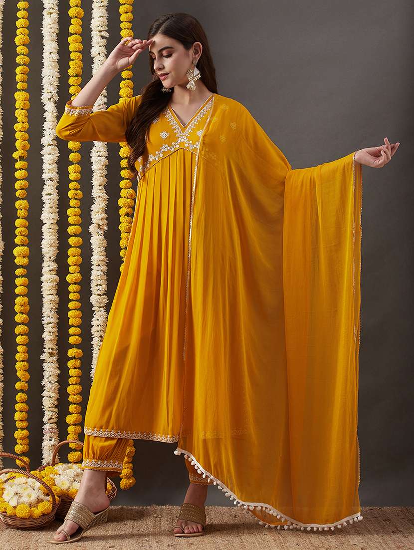 women embroidered three quarter sleeves suit set - 21563794 - Zoom Image - 0