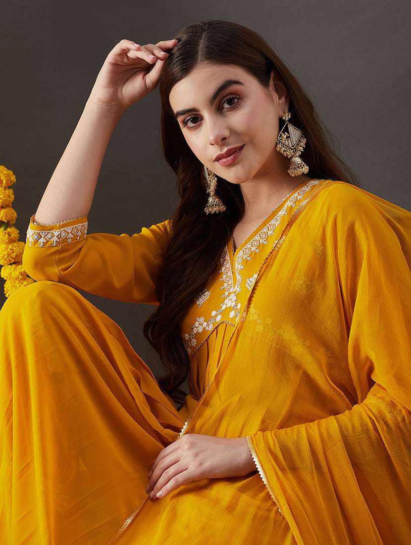 women embroidered three quarter sleeves suit set - 21563794 - Standard Image - 5