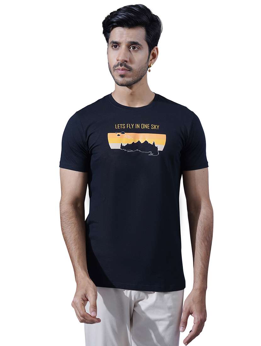 men round neck chest print t-shirt - 21565134 -  Zoom Image - 0