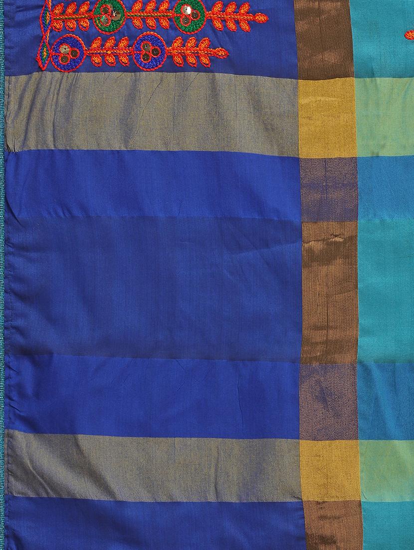 women embroidered bordered saree - 21565699 - Standard Image - 5