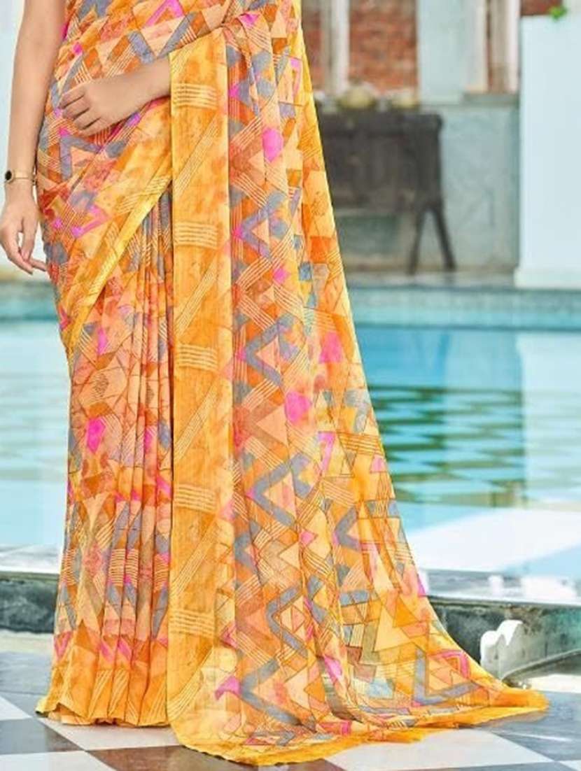 women geometric printed saree - 21567664 - Standard Image - 3