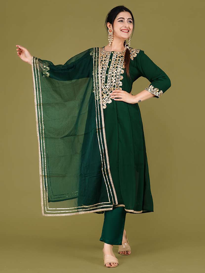 women round neck kurta pant set with dupatta