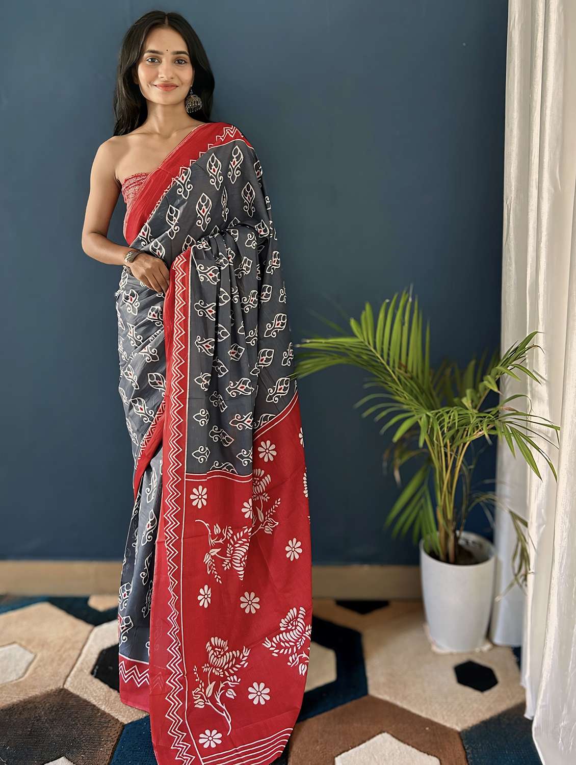 women grey block print saree with blouse - 21569026 - Zoom Image - 0