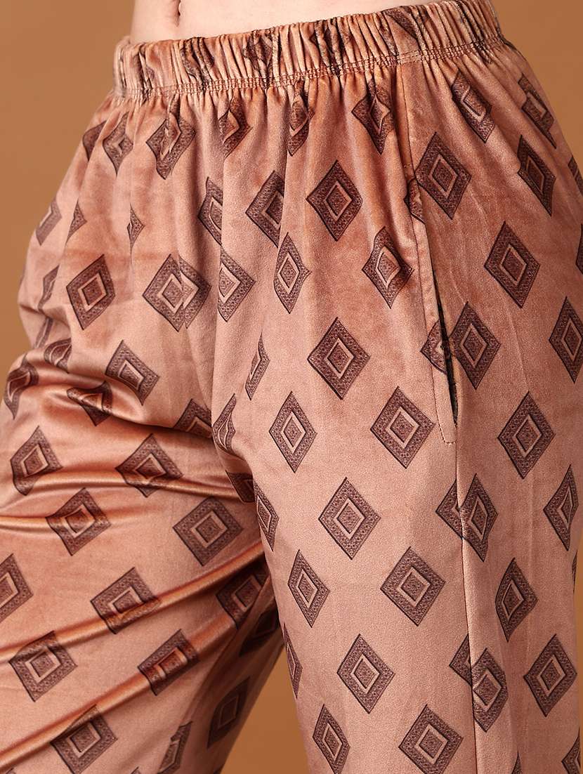 women floral kurta pant set with dupatta - 21569689 -  Standard Image - 5