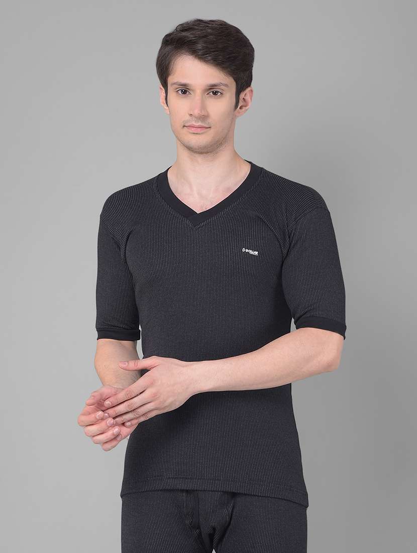 men solid v neck half sleeve thermal top