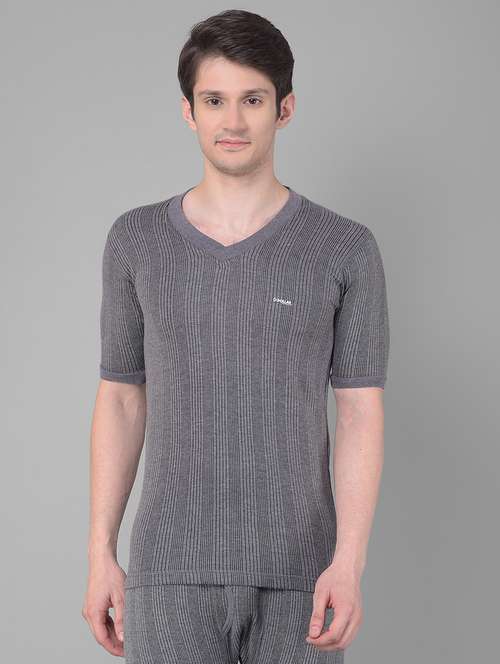 men solid v neck half sleeve thermal top - 21578071 -  Standard Image - 0