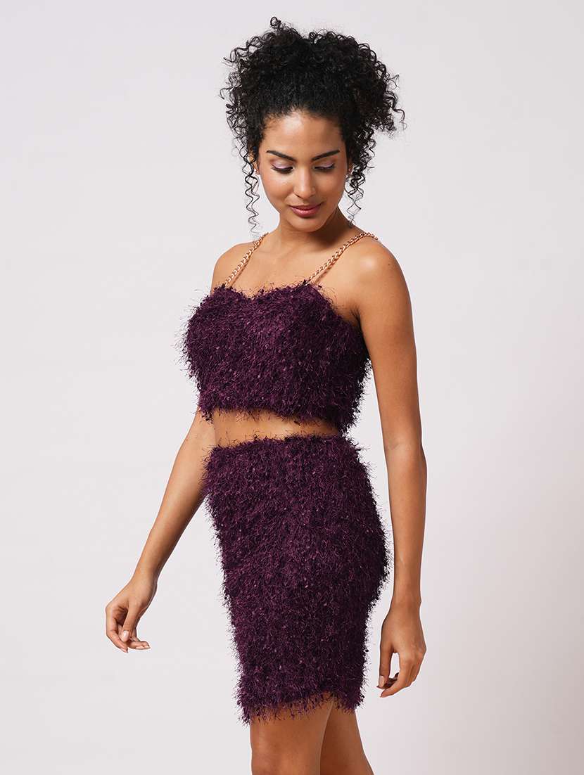 globus women burgundy sweetheart neck chain strap shoulder faux fur crop top with mini skirt party co-ord set