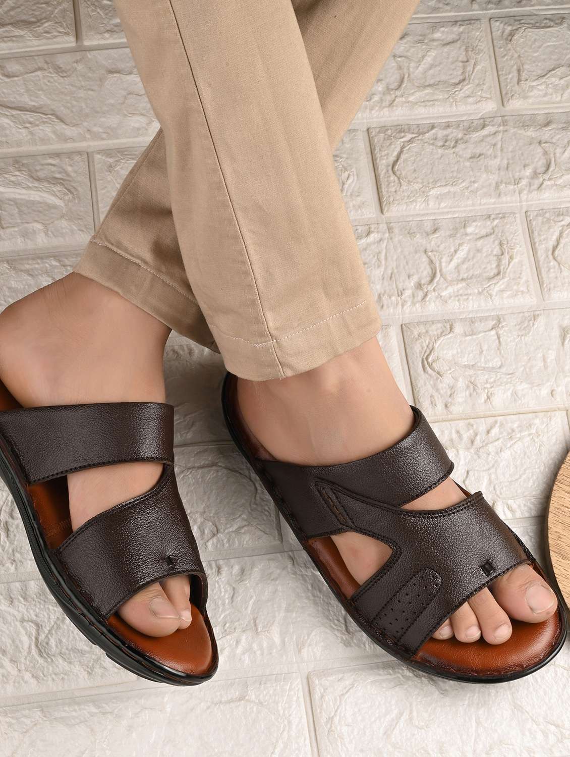 men comfortable slip on casual sandals - 21581094 - Standard Image - 5