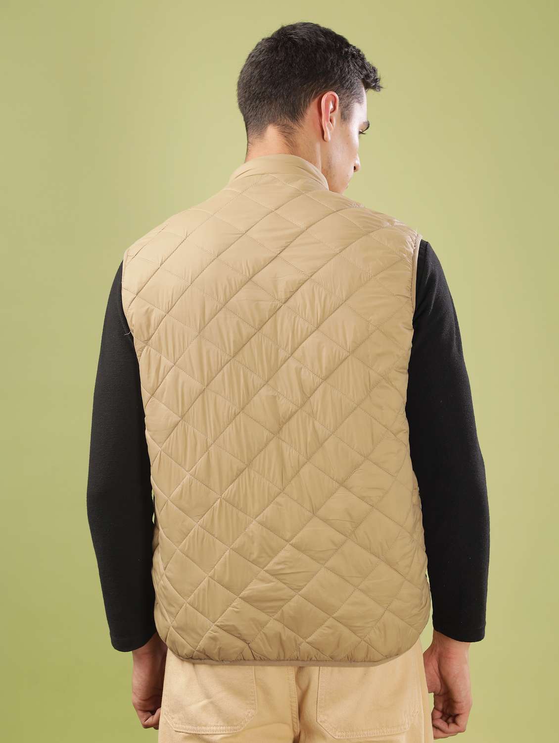 men solid sleeveles quilted jacket - 21586678 -  Standard Image - 3