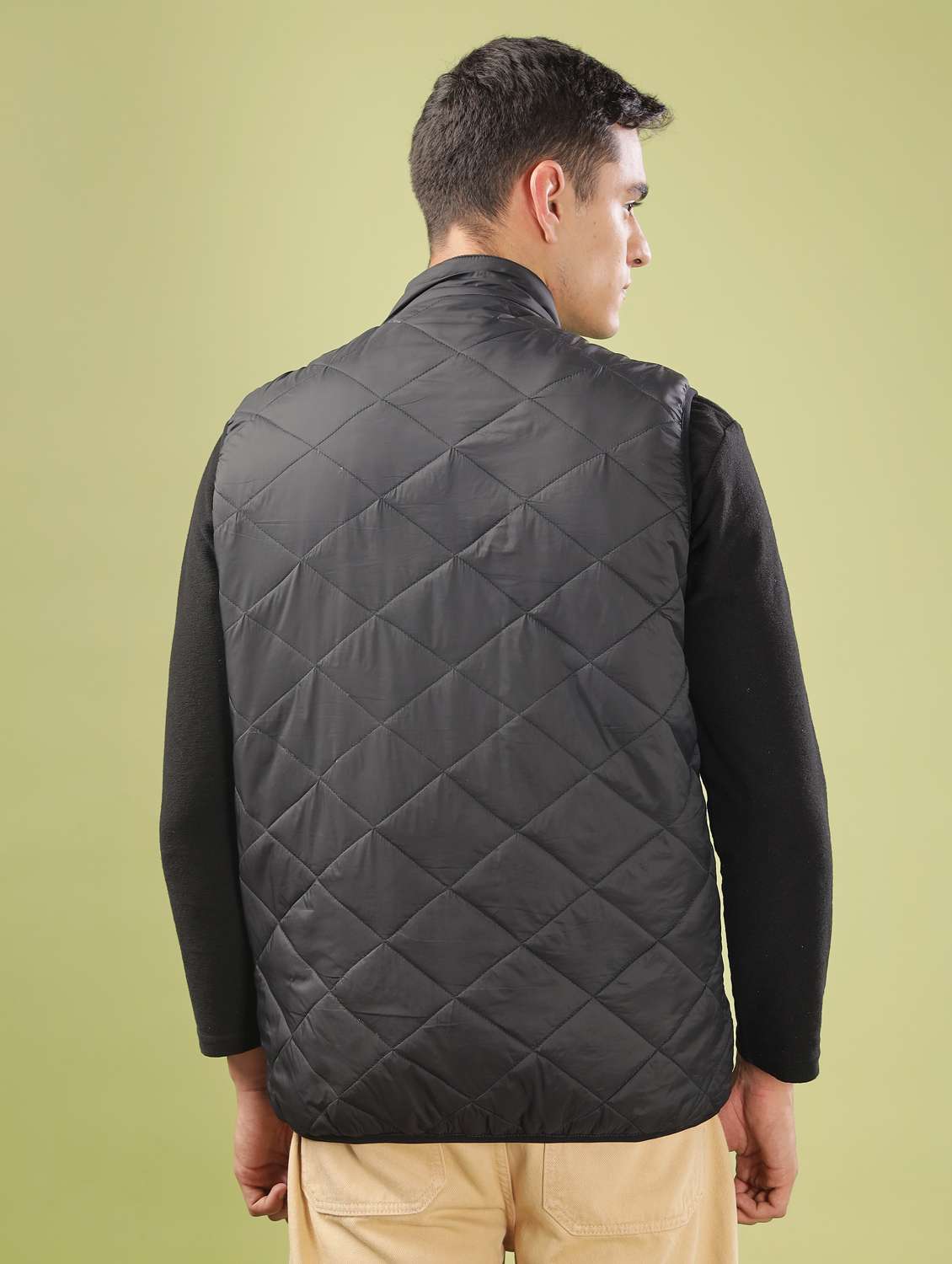 men solid sleeveles quilted jacket - 21586679 -  Standard Image - 3