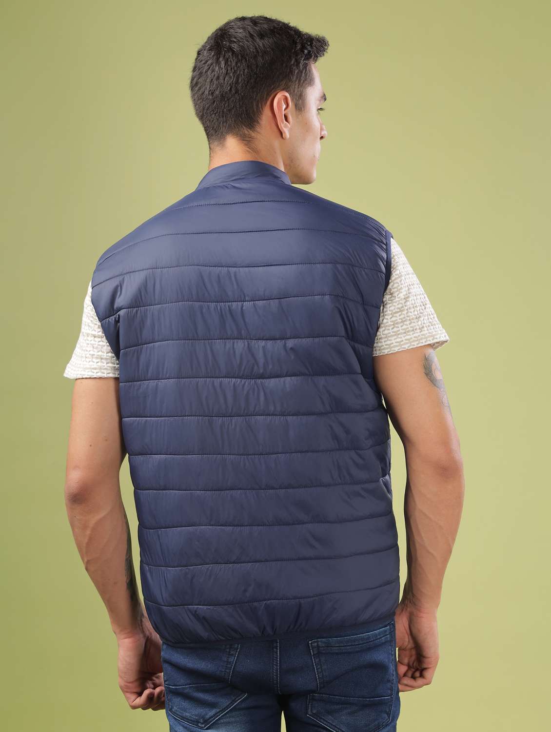 men solid sleeveles quilted jacket - 21586682 -  Standard Image - 3