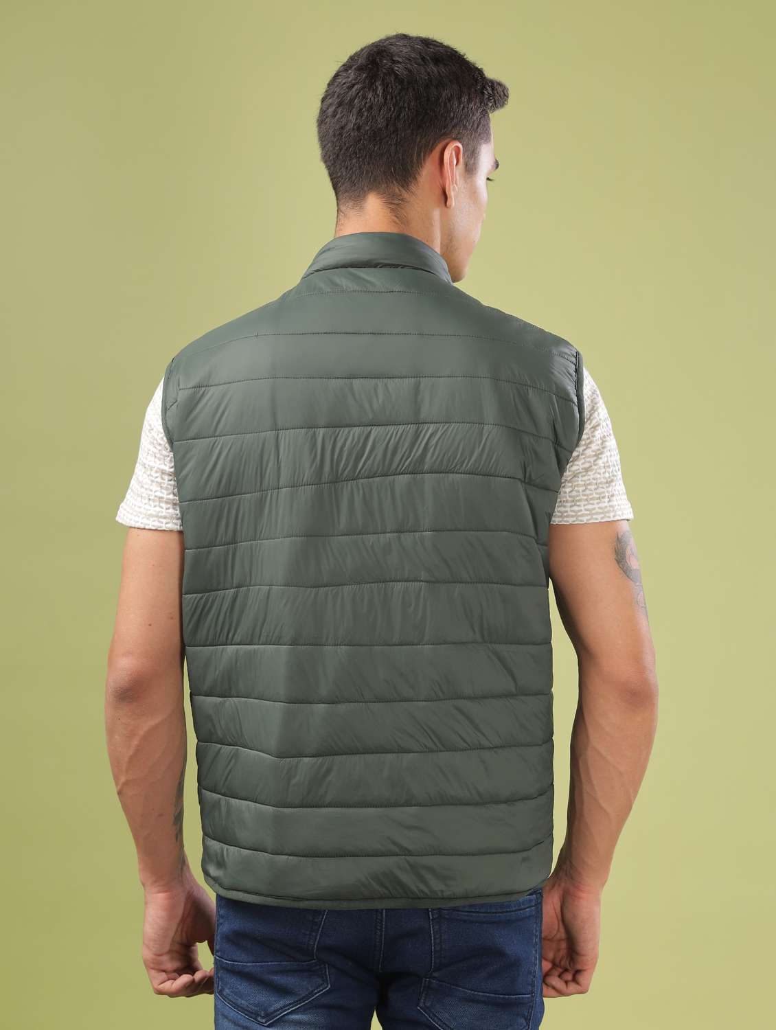 men solid sleeveles quilted jacket - 21586683 -  Standard Image - 3