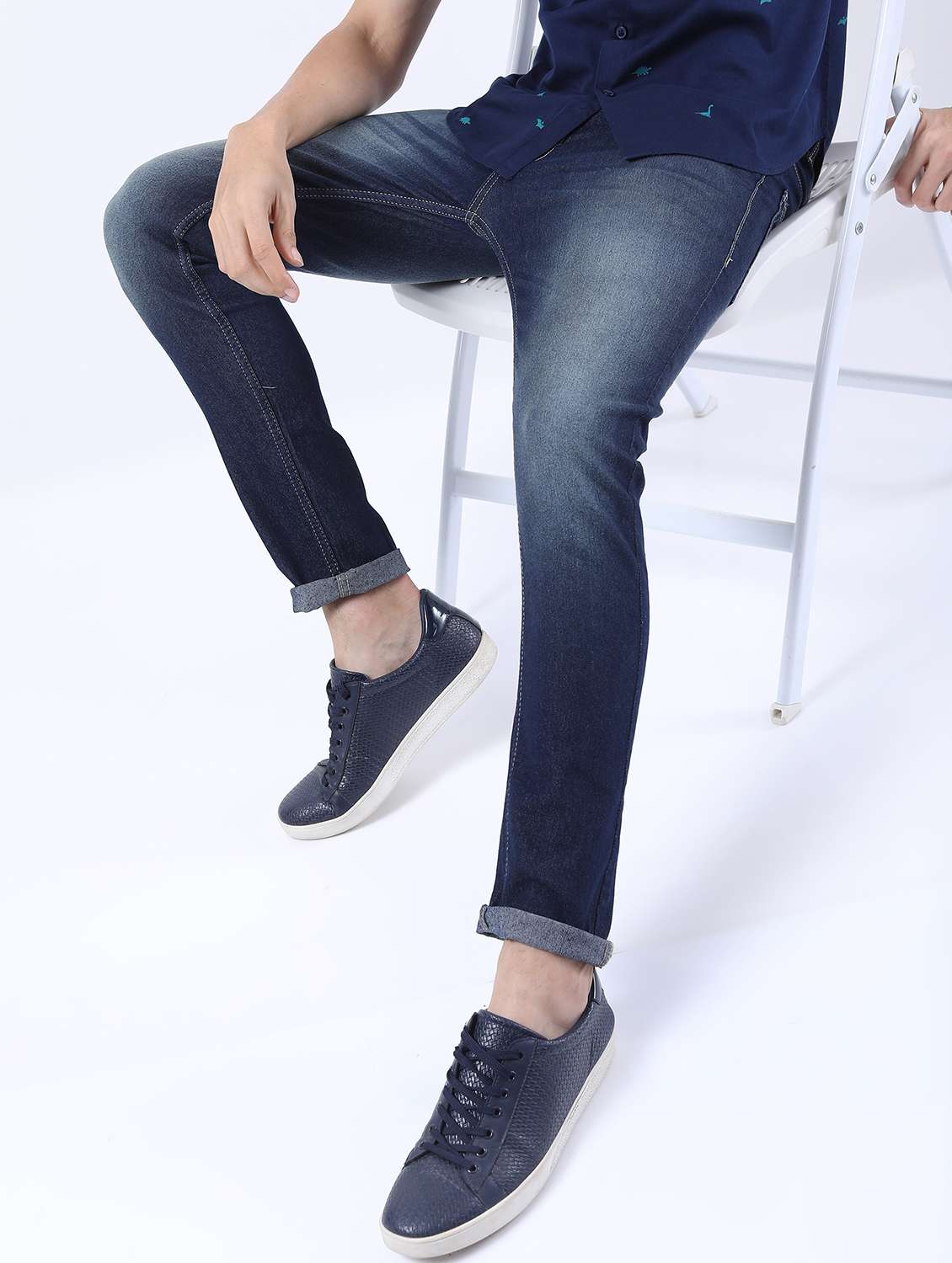 men mid rise plain jeans - 21596065 -  Standard Image - 3