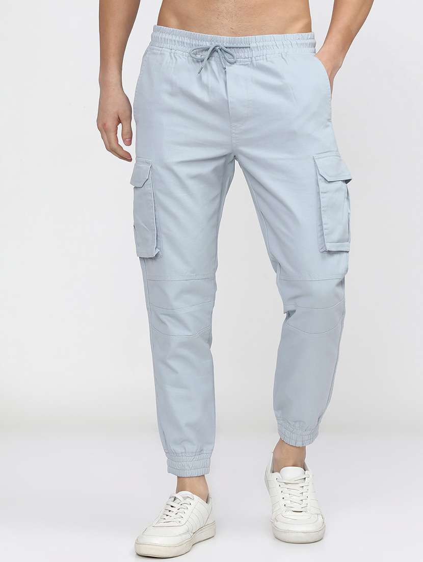 men solid regular fit mid rise cargo