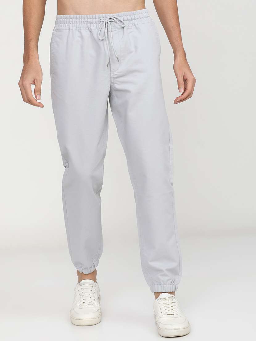 men solid regular fit mid rise jogger