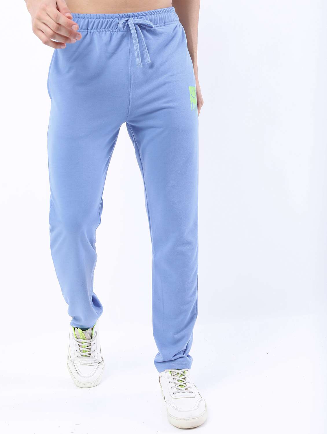 men solid regular fit track pant