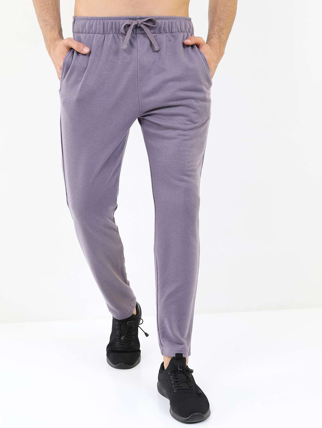 men solid regular fit track pant