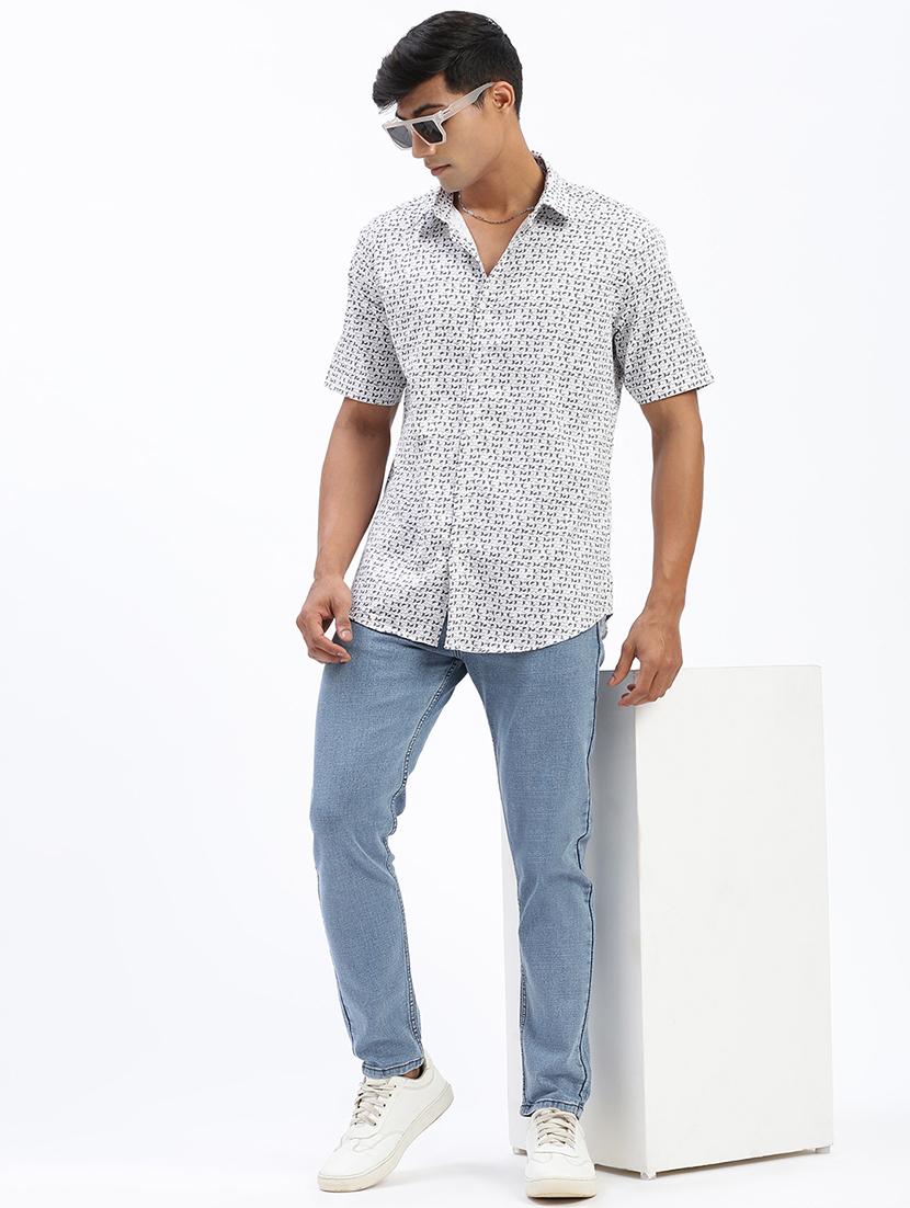 men light blue denim plain jeans - 21597436 - Standard Image - 3