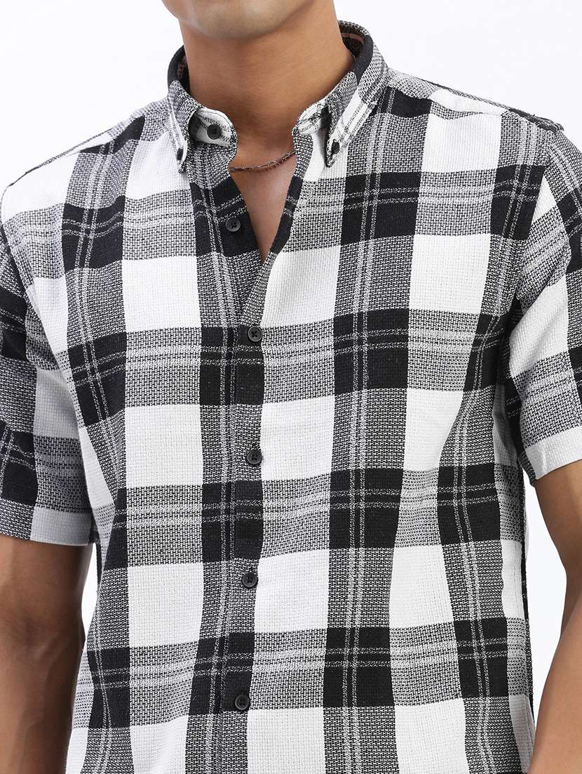 men short sleeves checkered casual shirt - 21597459 -  Standard Image - 5