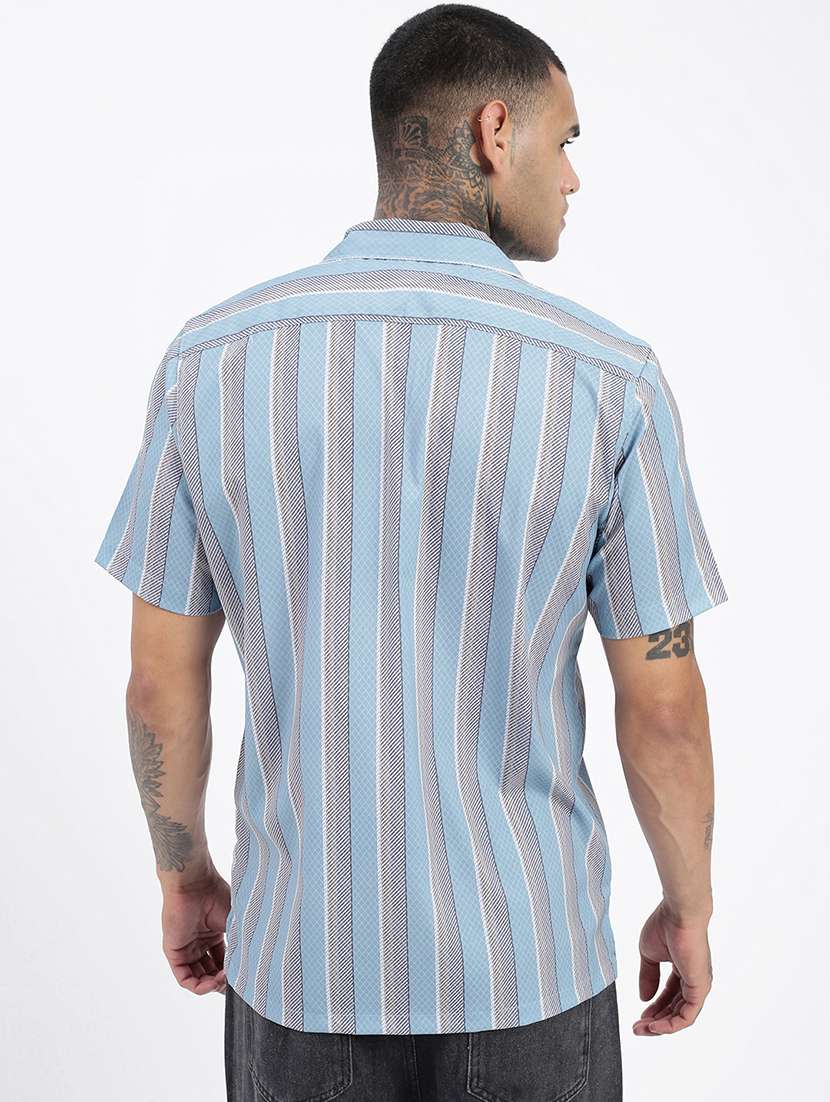 men short sleeves striped casual shirt - 21597481 -  Standard Image - 3