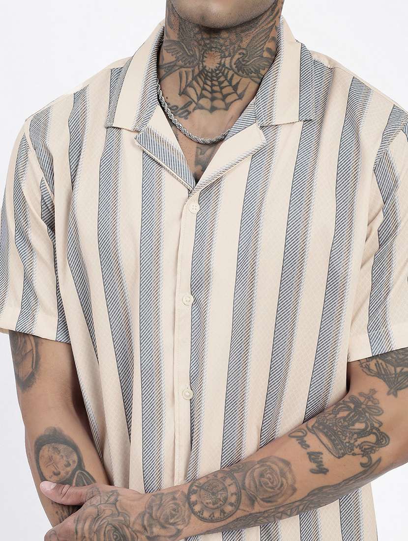 men short sleeves striped casual shirt - 21597484 -  Standard Image - 5