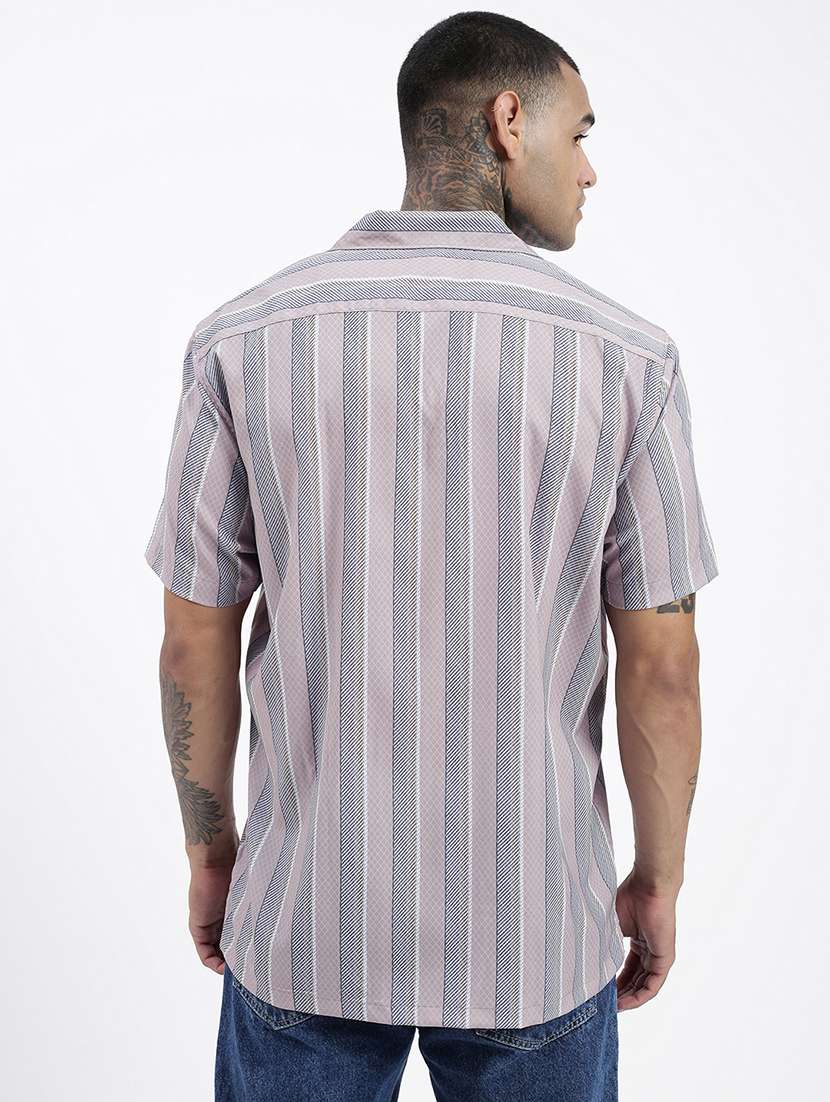 men short sleeves striped casual shirt - 21597487 -  Standard Image - 3