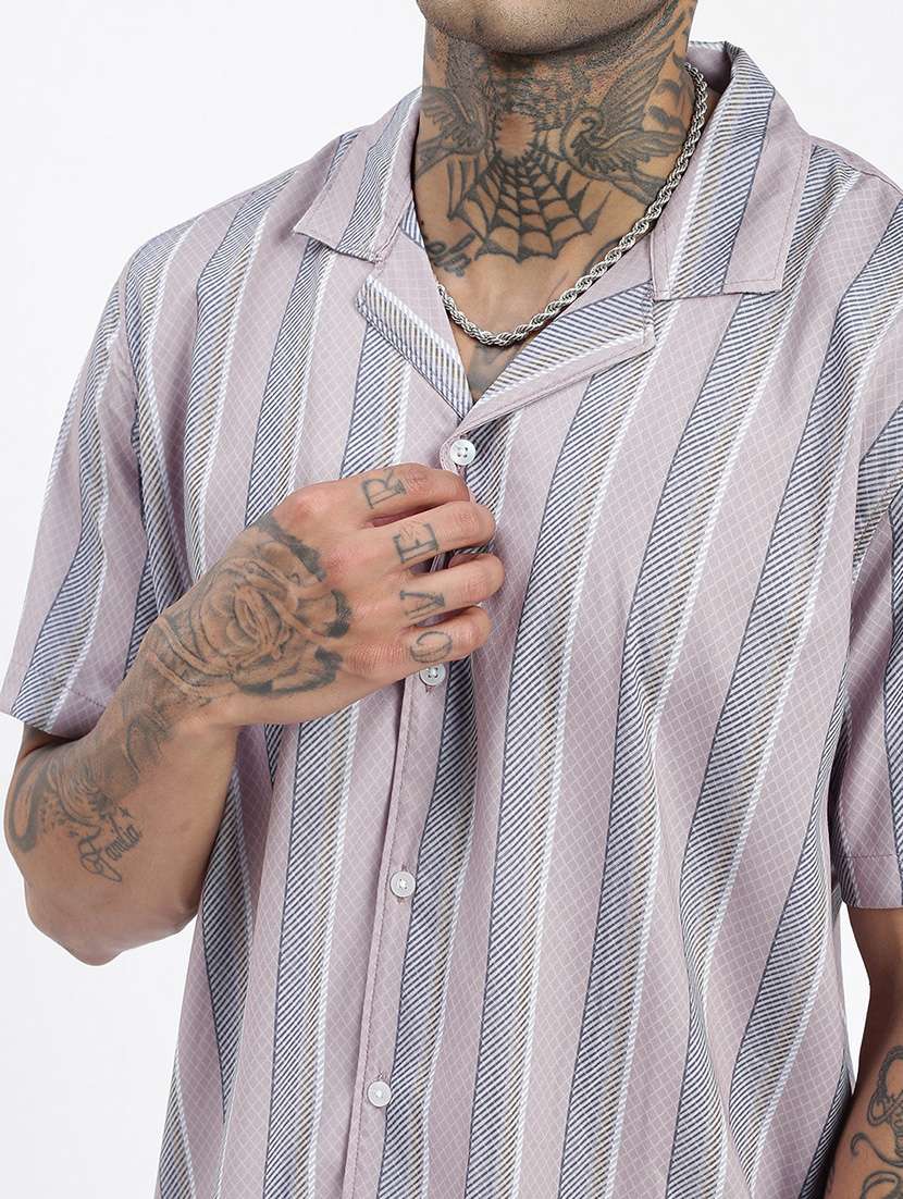 men short sleeves striped casual shirt - 21597487 -  Standard Image - 5