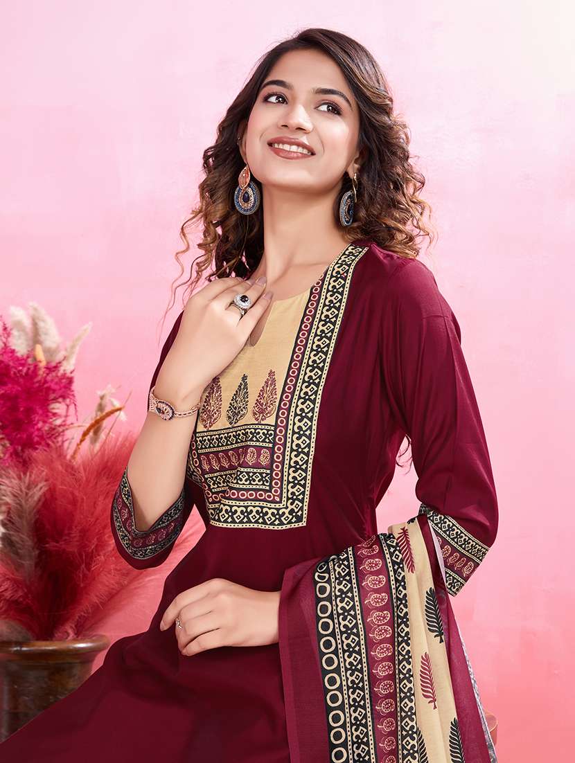 women three quarter sleeve kurta pant with dupatta set - 21598001 - Standard Image - 3