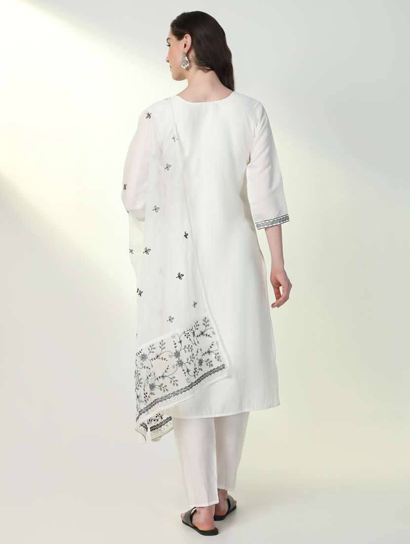 women embroidered kurta pant set with dupatta - 21598135 -  Standard Image - 3