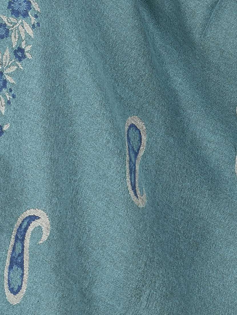 elegant women's paisley printed shawl  - 21598798 -  Standard Image - 3