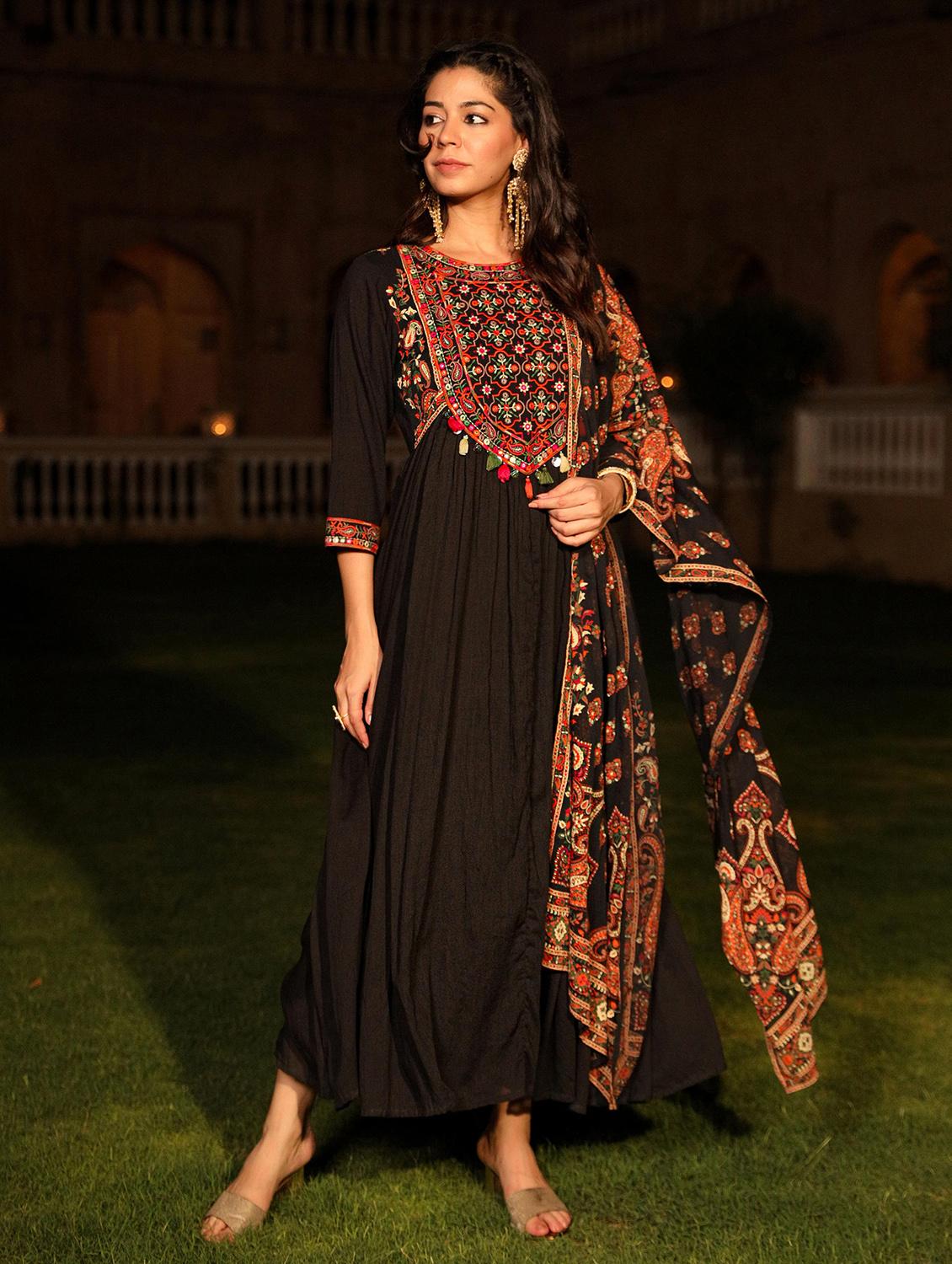 women black embroidered kurta dupatta set - 21601084 -  Zoom Image - 0
