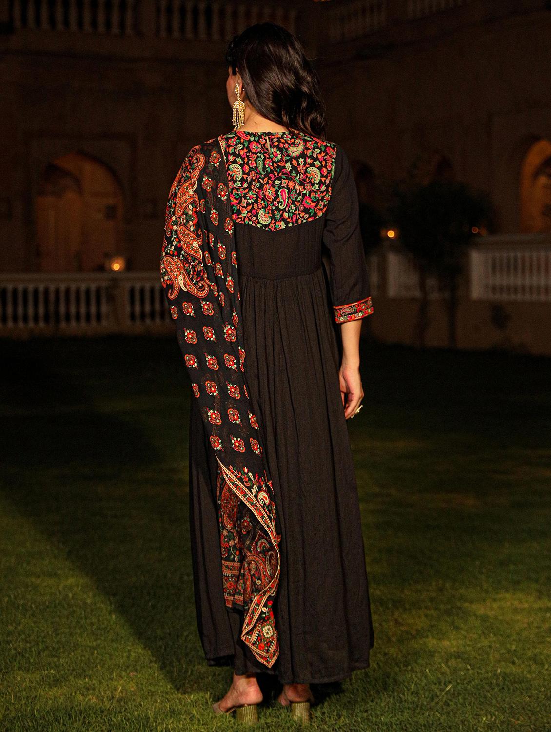 women black embroidered kurta dupatta set - 21601084 - Standard Image - 3