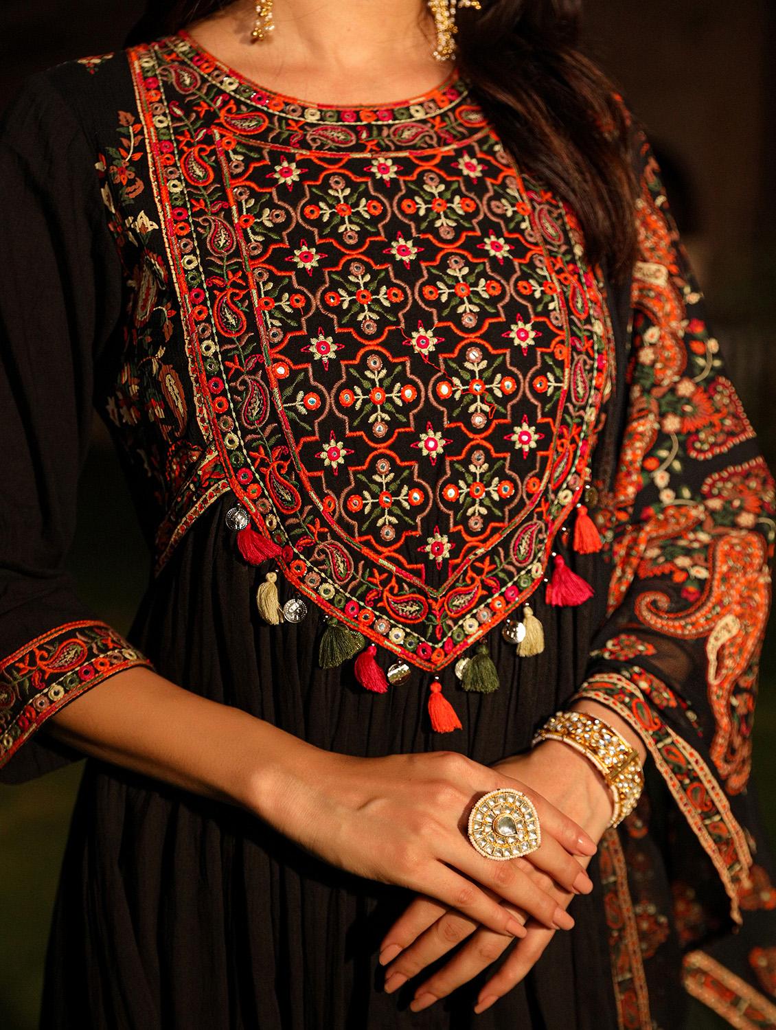 women black embroidered kurta dupatta set - 21601084 - Standard Image - 5