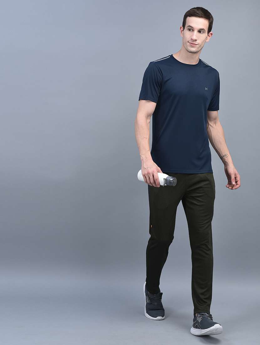 men short sleeves plain t-shirt - 21601358 -  Standard Image - 3
