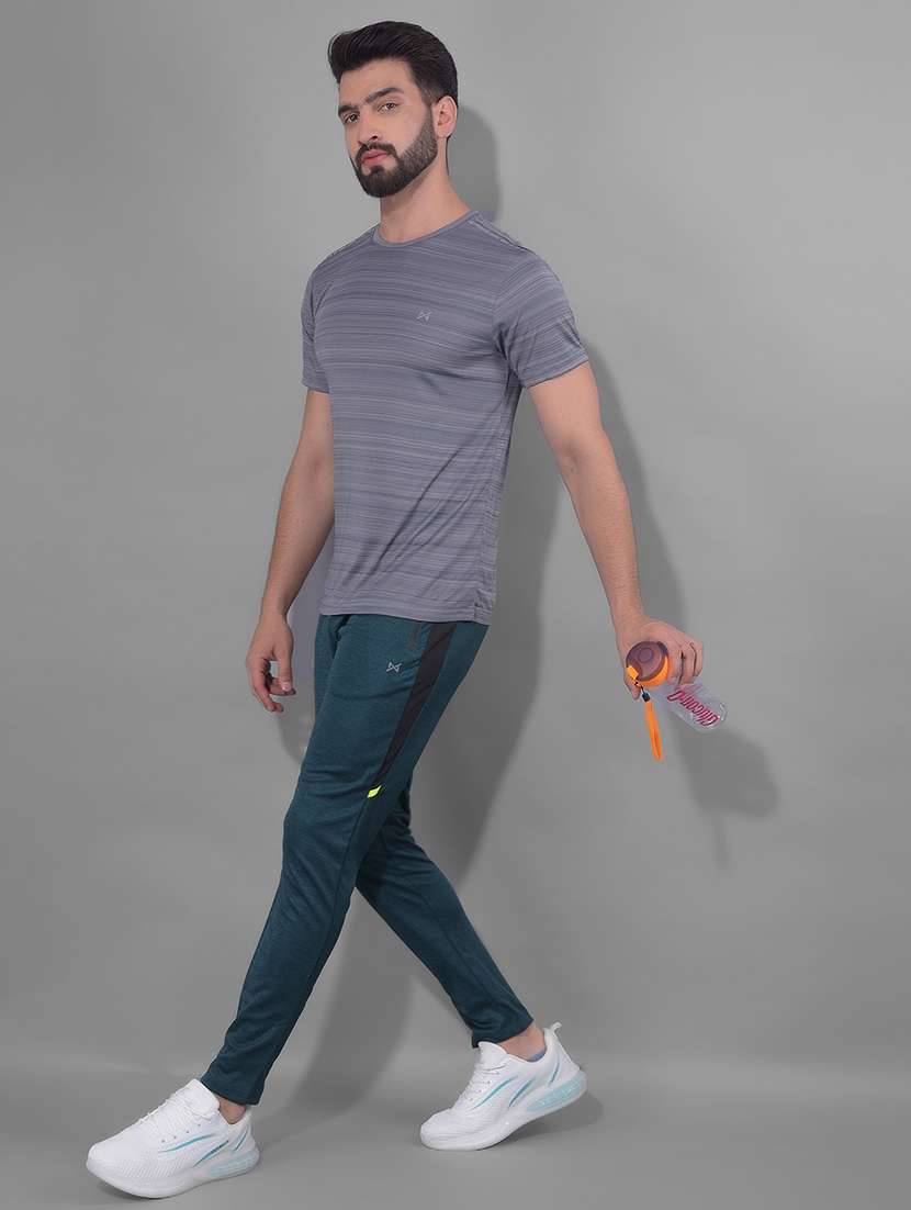 men round neck plain sports t-shirt - 21601373 -  Standard Image - 3