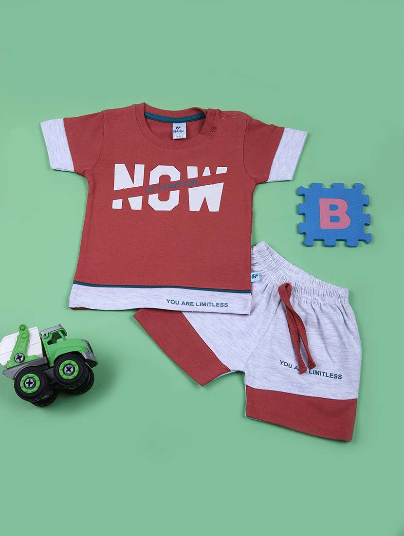 boys typography t-shirt & shorts sets