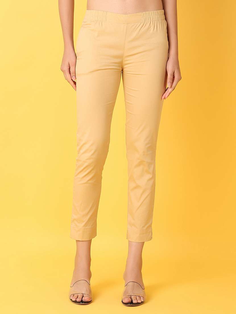 women solid mid rise slim fit tapered pant