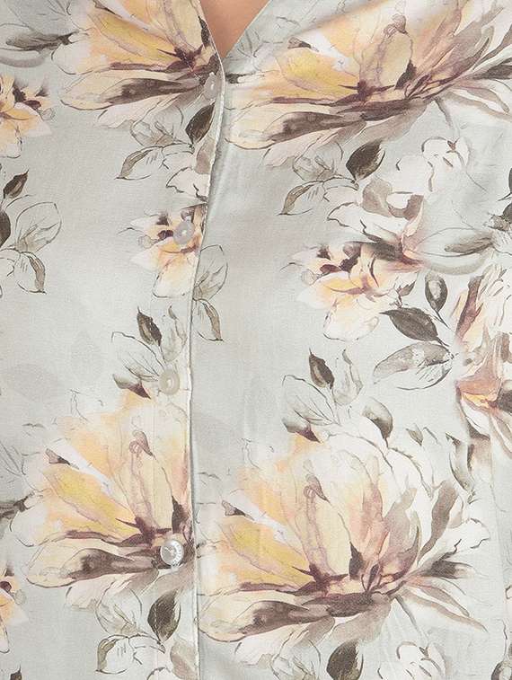 women floral printed v neck t-shirt - 21617410 -  Standard Image - 5