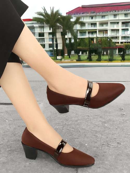women solid slip on pump