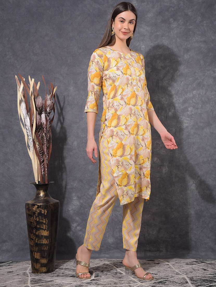 women printed three quarter sleeve kurta pant set